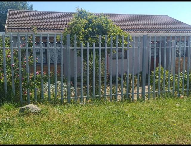 3 BEDROOM HOUSE FOR SALE IN PINEVIEW